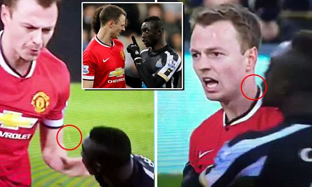 Evans dan Cisse Didakwa FA Saling Ludah Saat Laga MU vs Newcastle